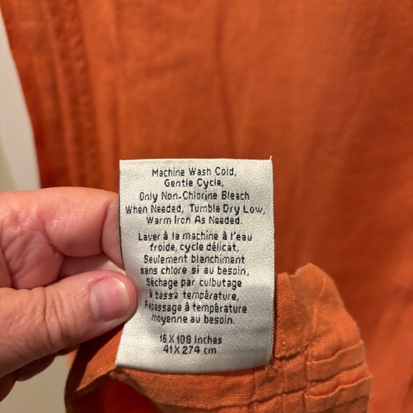 Williams Sonoma Pumpkin Orange 100% Linen Pleated Edge Table Runner - Picture 5 of 5